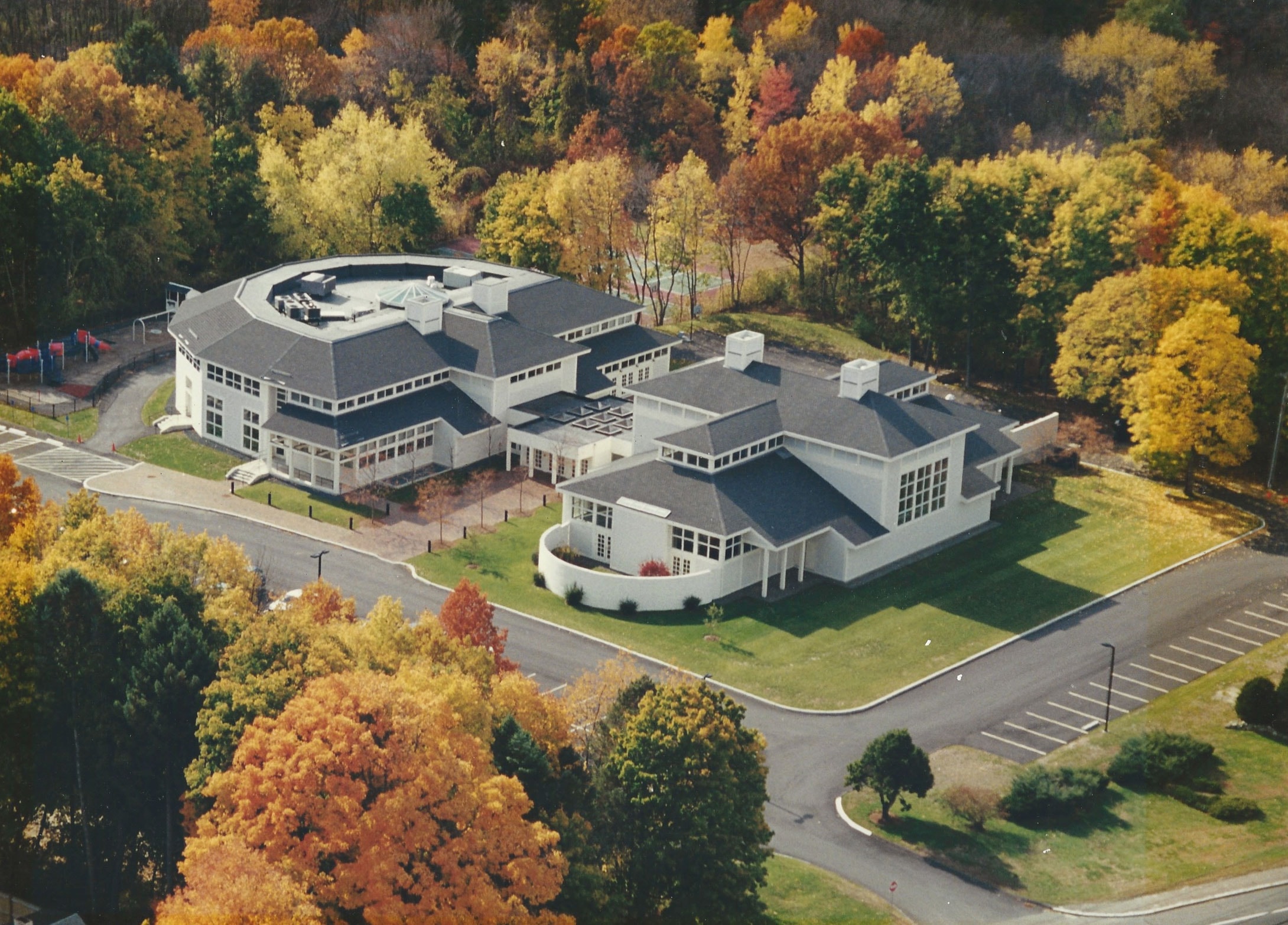 Temple Shir Tikva, Wayland — aerial view